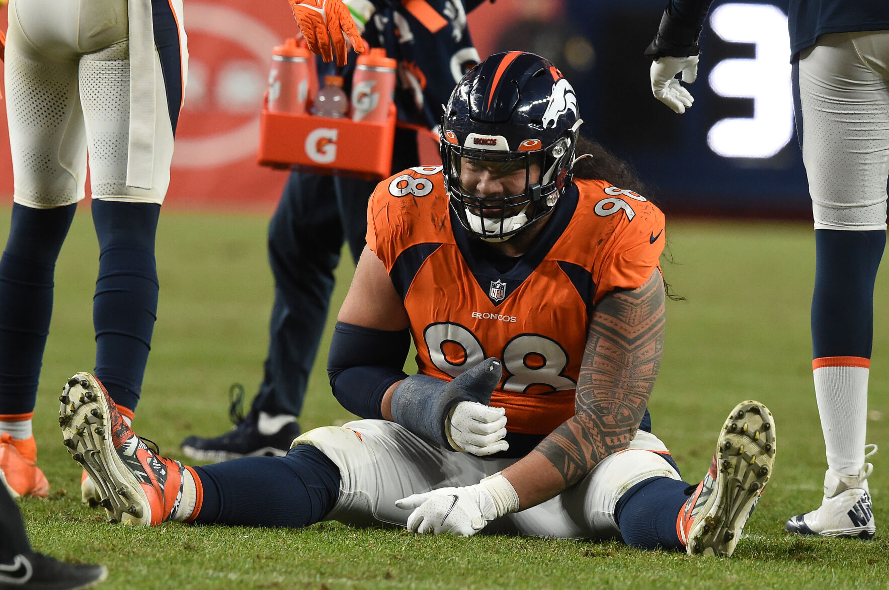121921-s-dg-bengalsbroncos2990 .jpg